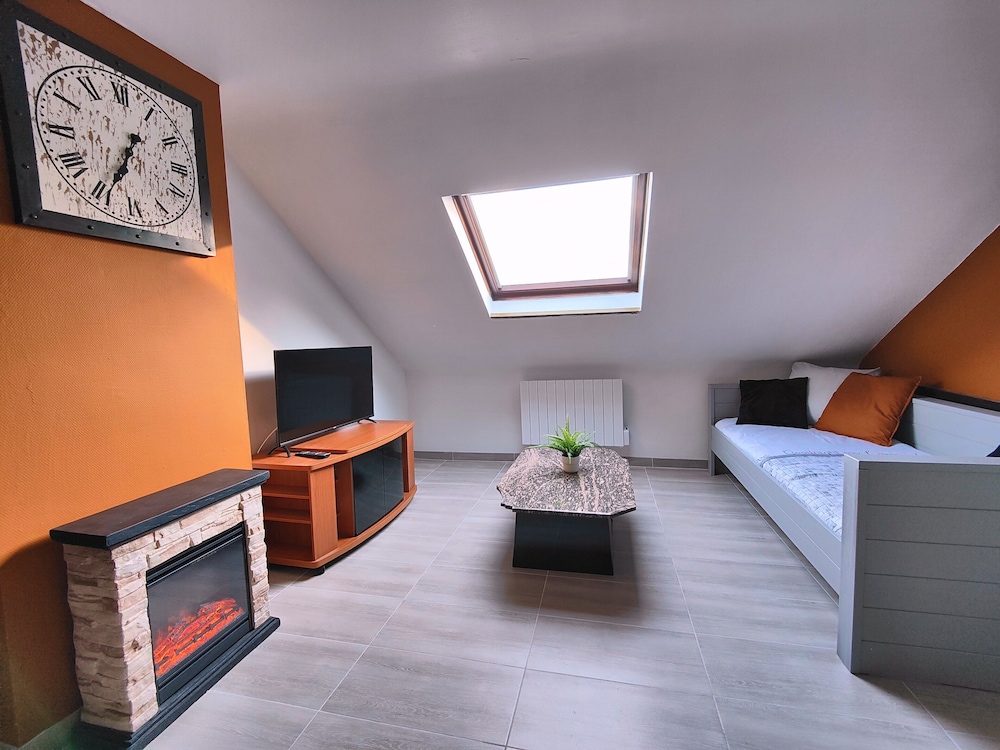 Warm Familiar Apartment - Photo 8