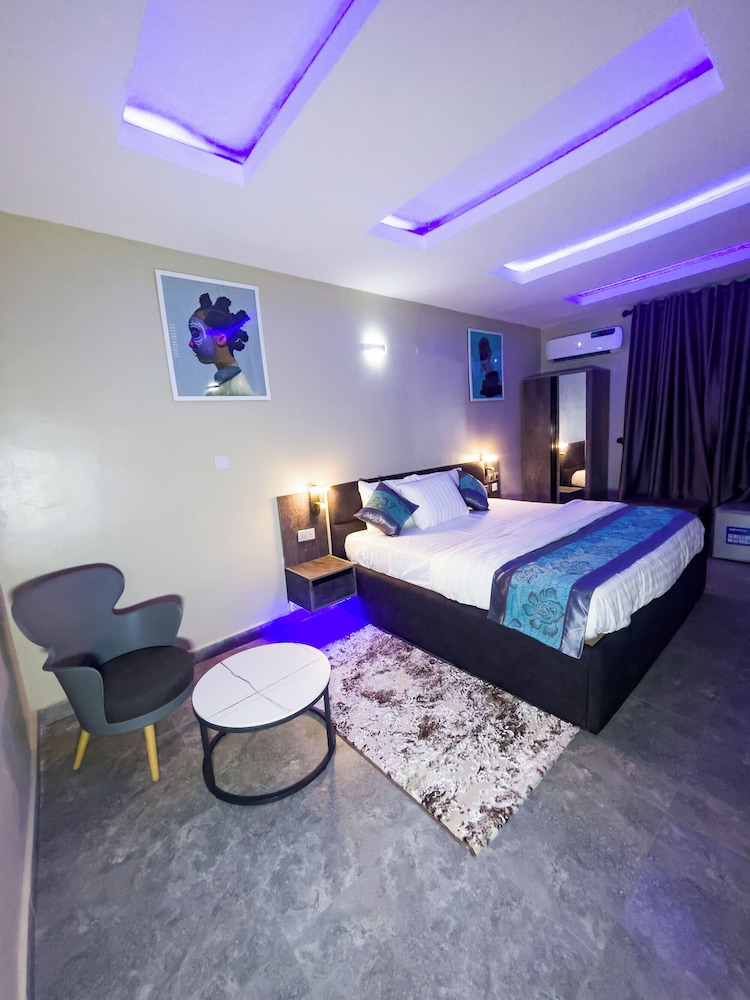 Deluxe Suite