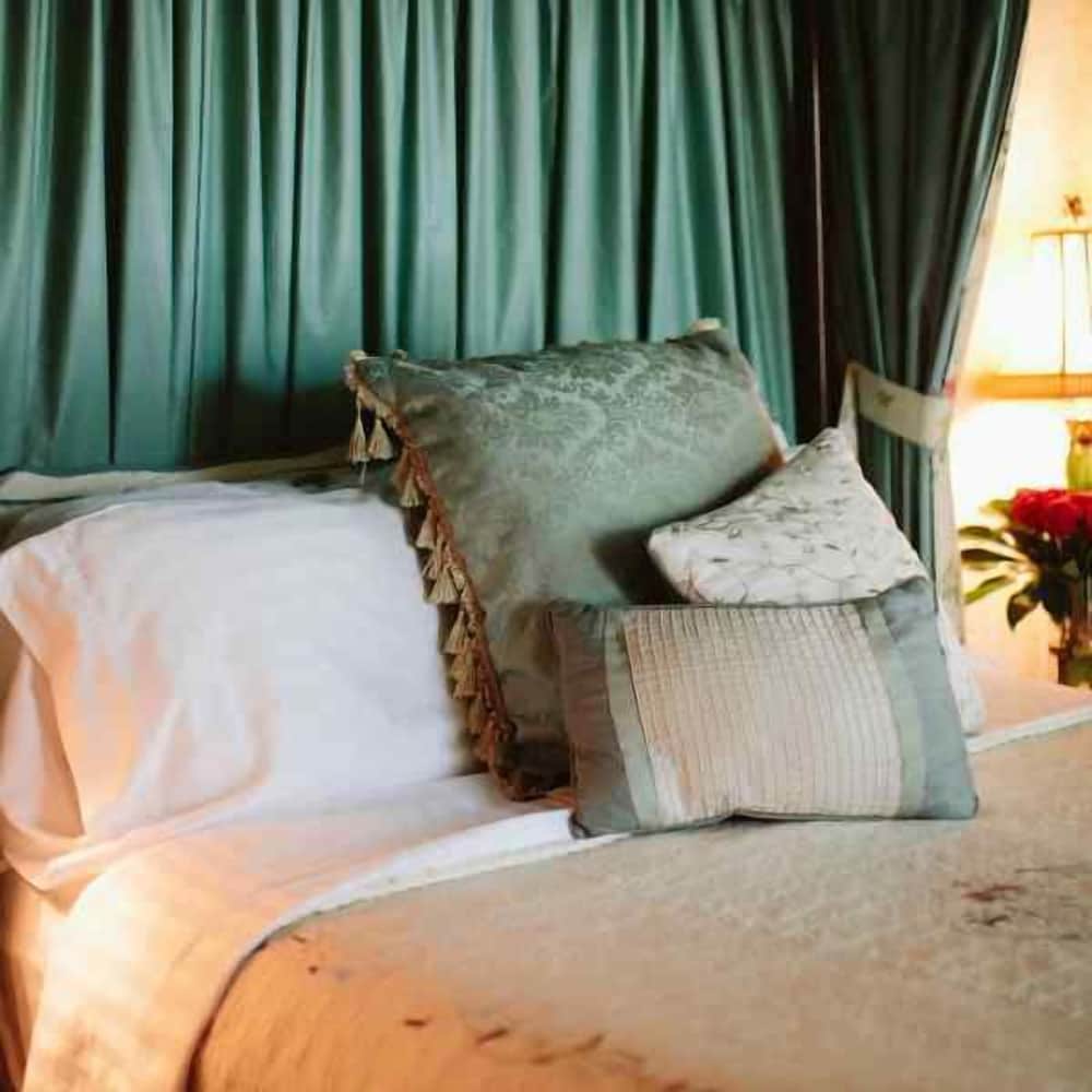 Room, 1 Queen Bed (Wall Street Room)