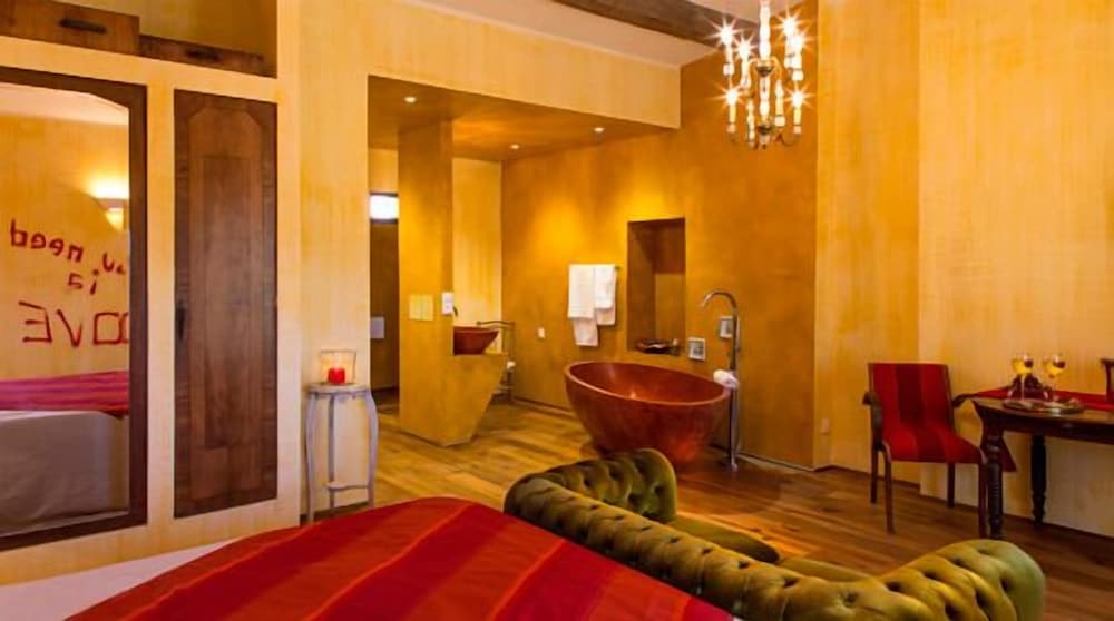 Luxury Double Room (Love) photo 2