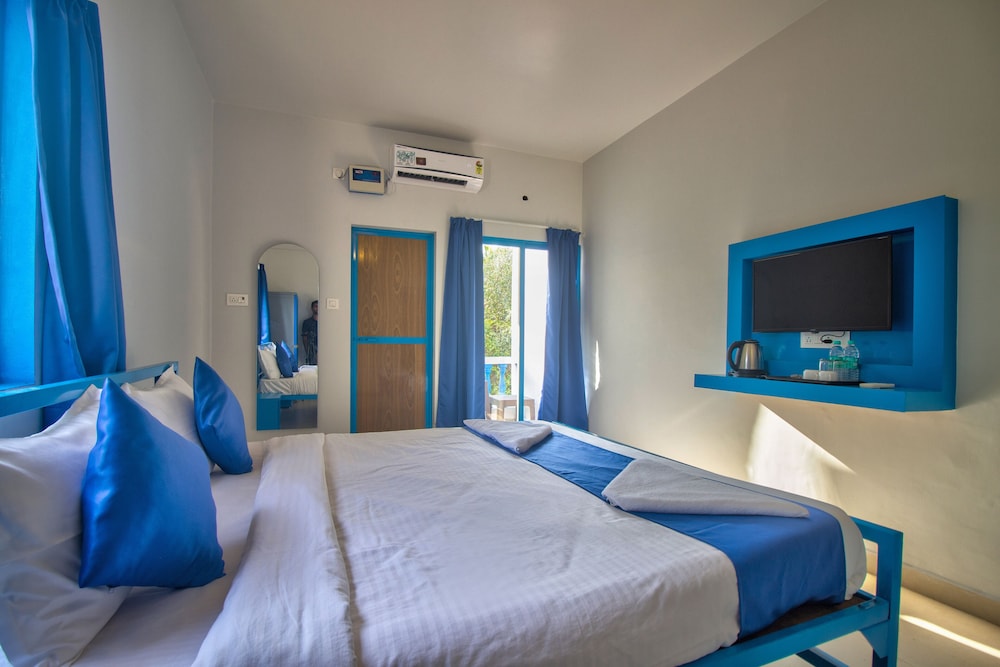 Deluxe Room - Photo 5