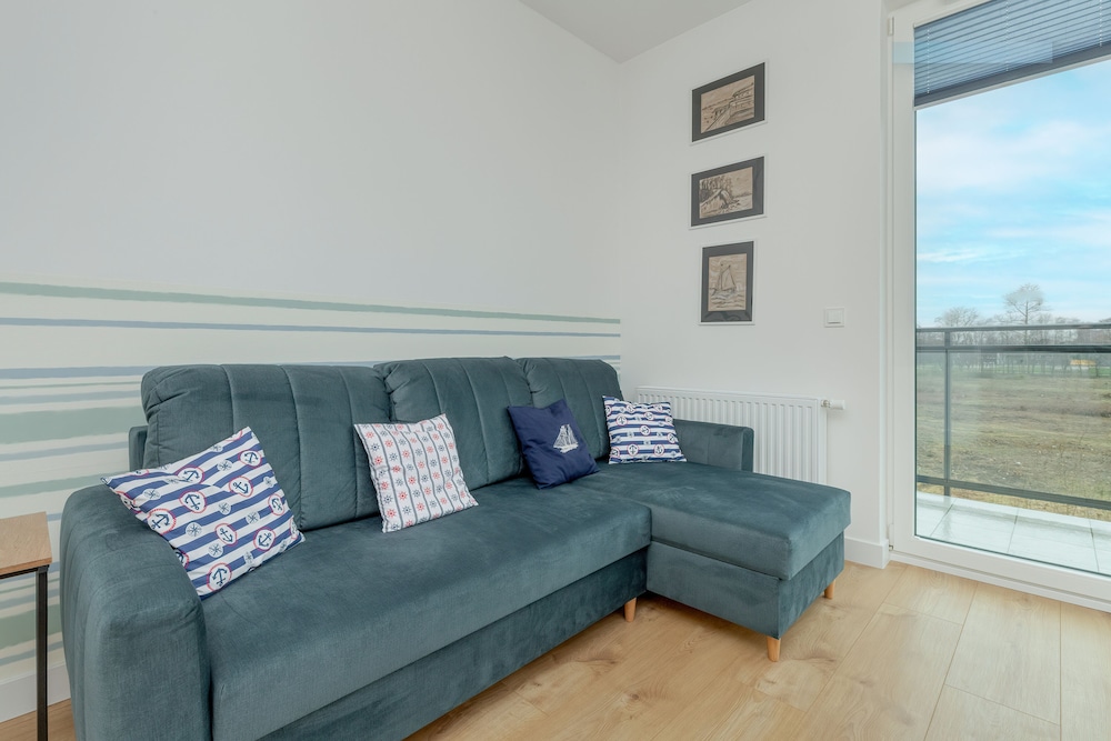 Apartment, 2 Bedrooms, Balcony, Beachside
