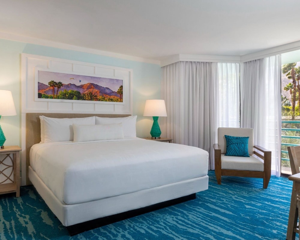 Suite, 1 King Bed with Sofa bed, Roll-in Shower (Yucca, Roll-In Shower) photo 2