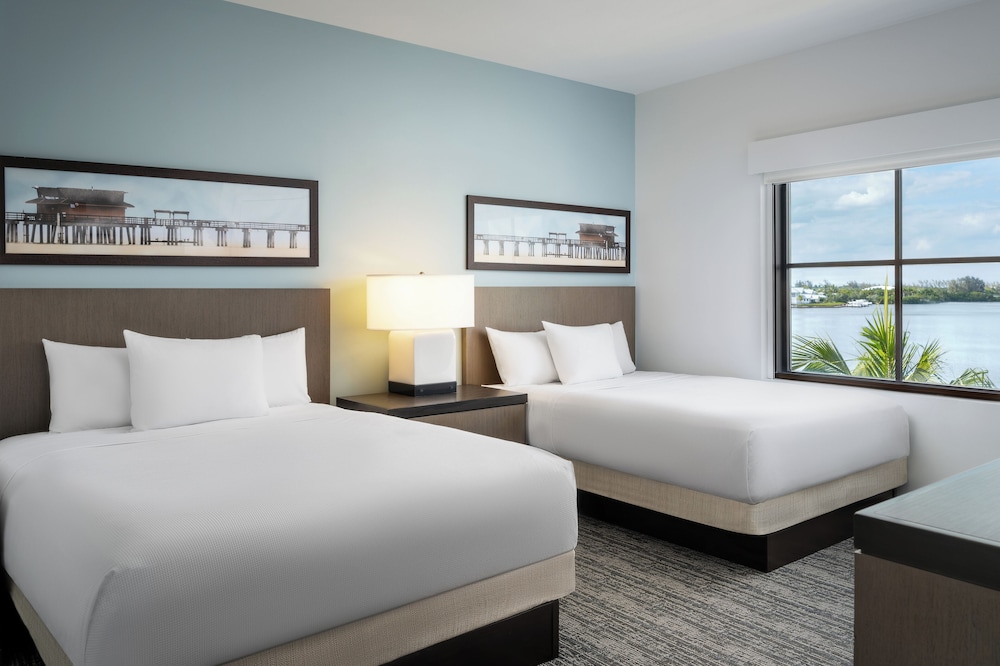 1-Bedroom Suite 2 Queen Beds Accessible Tub