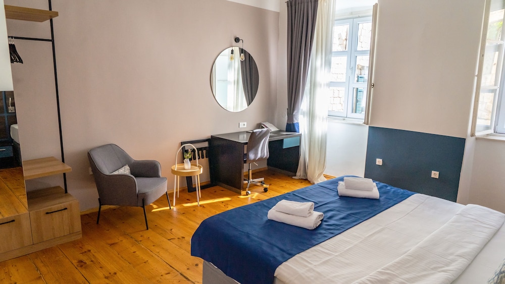 Comfort Double Room, Private Bathroom, City View photo 2