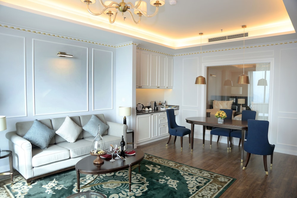 Grand Suite, Golf View - Photo 7