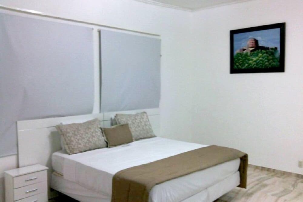 Deluxe Single Room, 1 Queen Bed, Accessible, Poolside