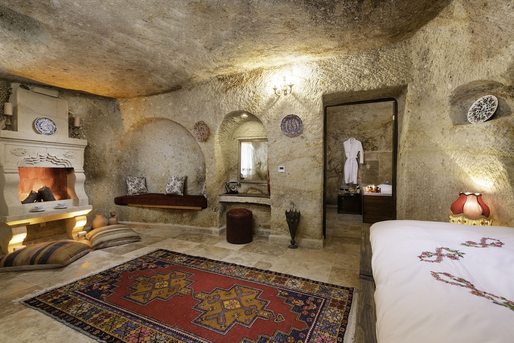 Superior Suite - Photo 8