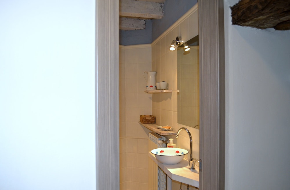 Apartment, 1 Queen Bed, Private Bathroom, City View photo 2