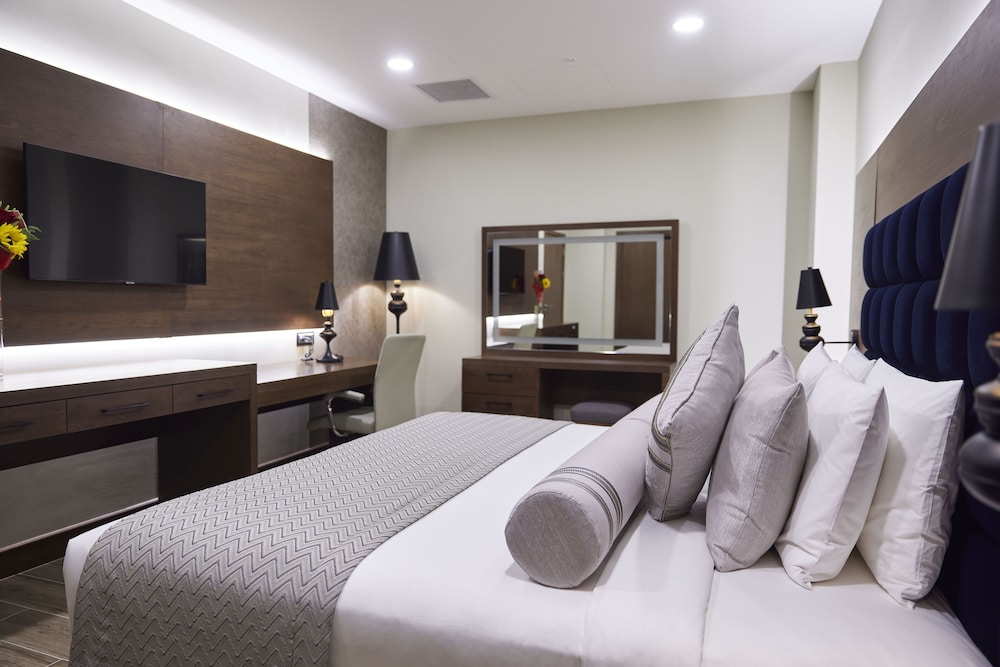 Family Apartment, 1 King Bed, Kitchenette, City View photo 2