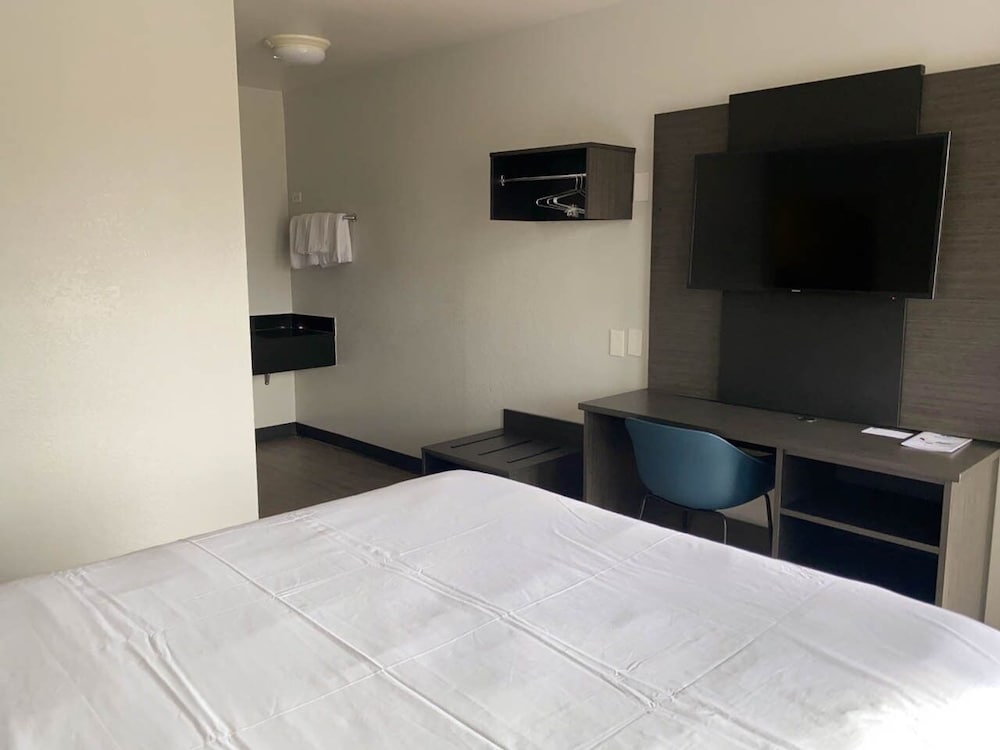 Deluxe Room, 2 Double Beds, Non Smoking, Refrigerator & Microwave photo 3