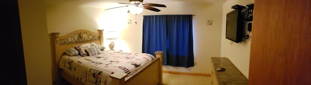 Quadruple Room, 2 Queen Beds, Non Smoking