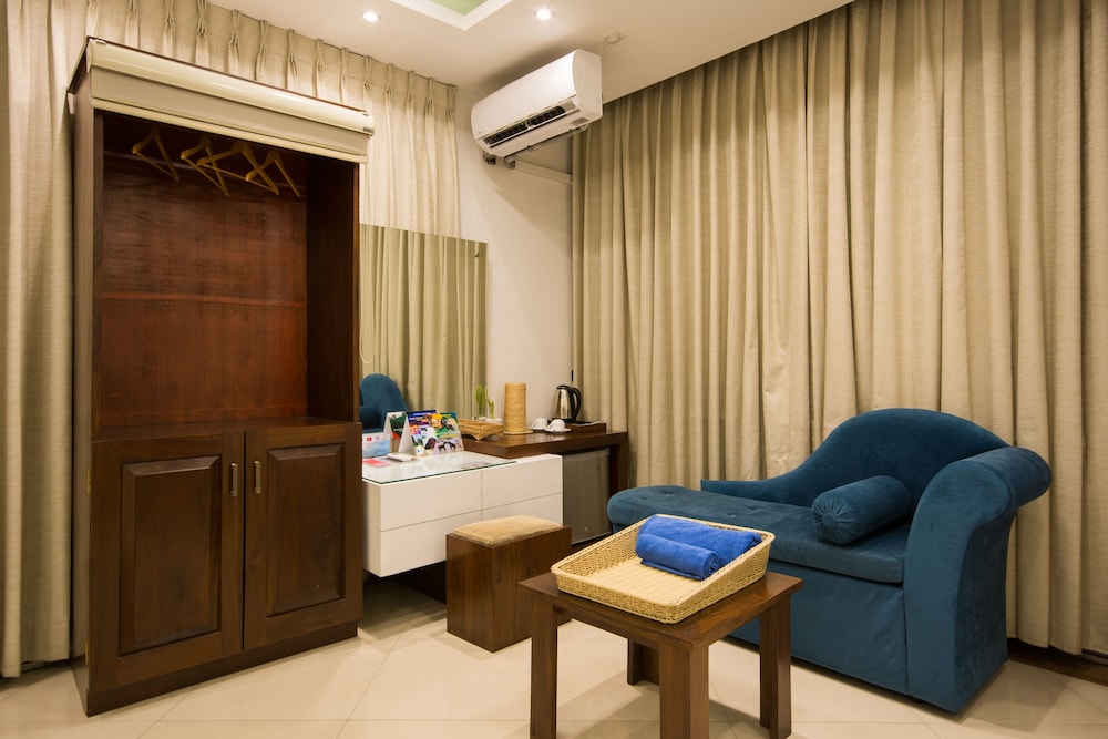 Deluxe King Room photo 2