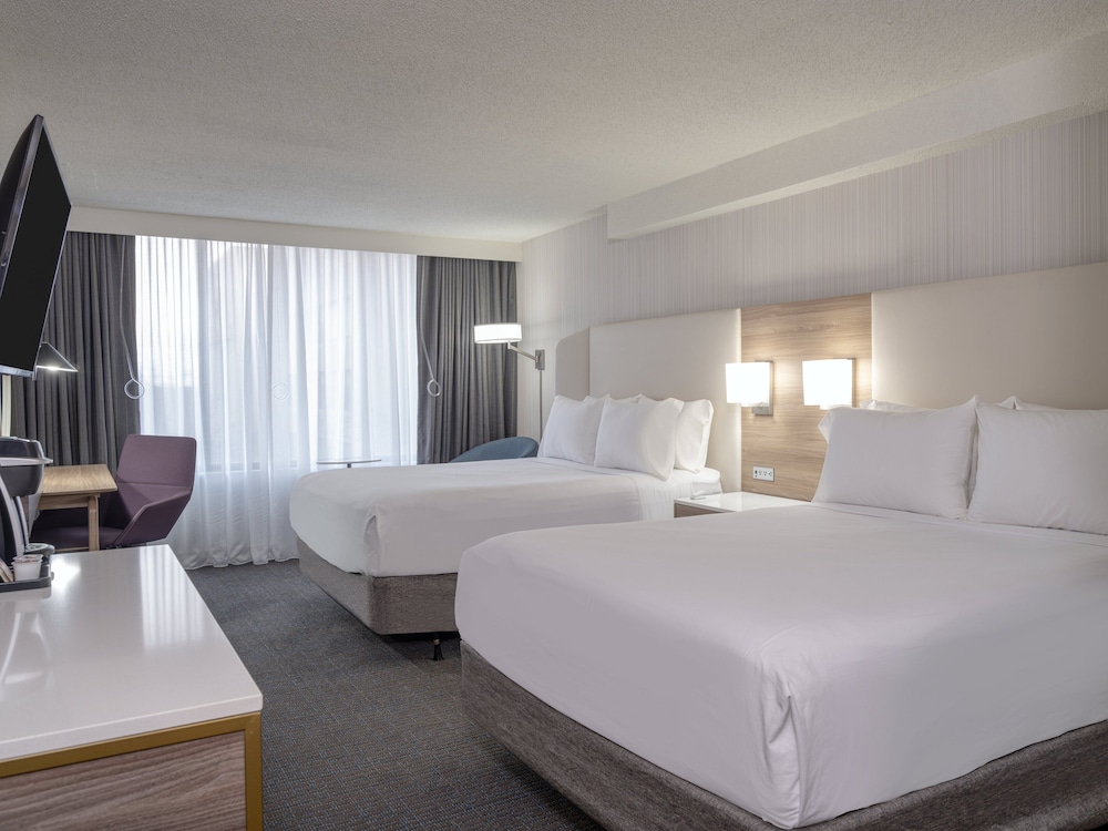 Standard Room, 2 Queen Beds, Roll-in Shower (Mobility Accessible) - Photo 6