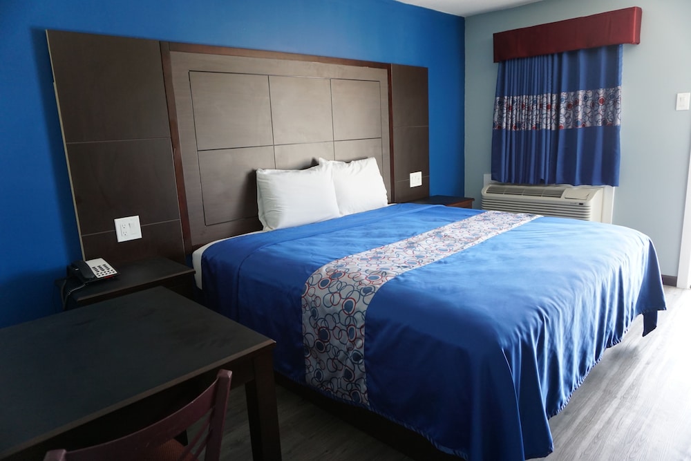 Signature Room, 1 King Bed, Smoking