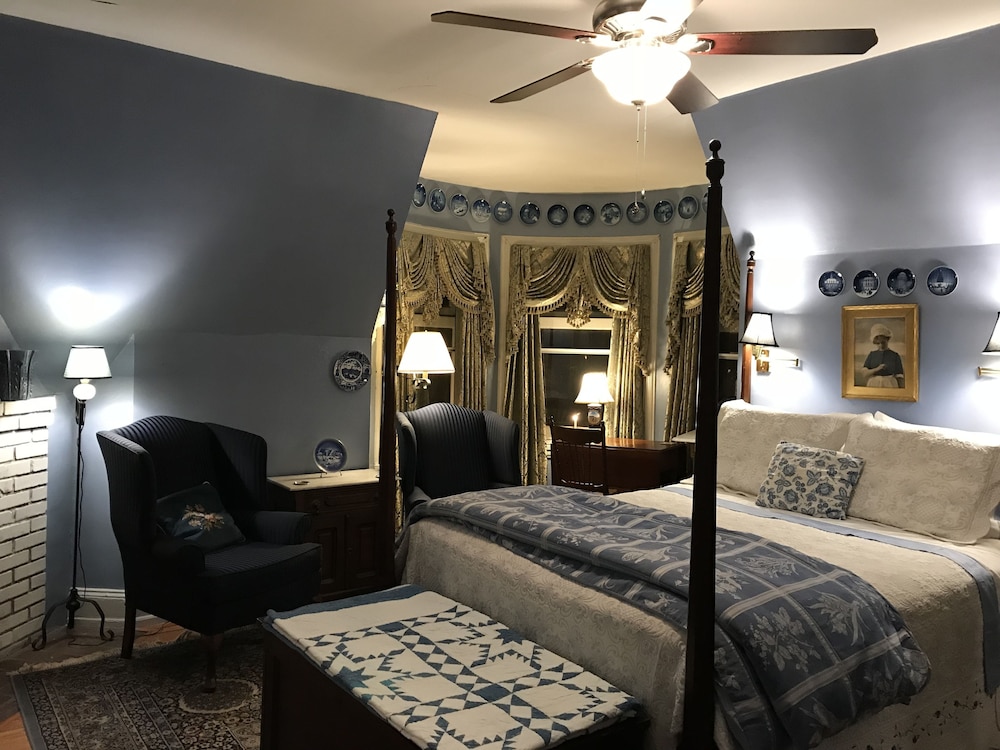 Deluxe Room, 1 Queen Bed
