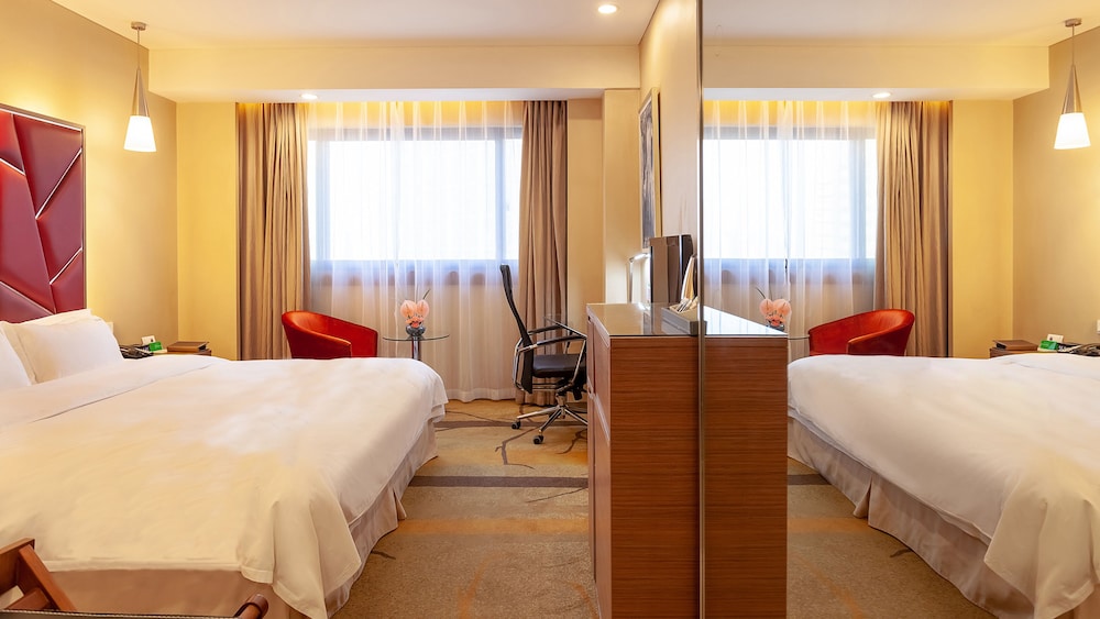 Standard Room, 1 King Bed - Photo 7