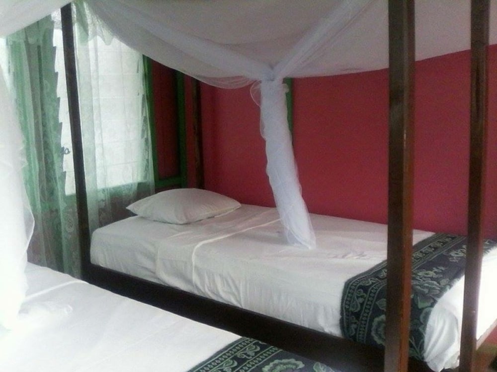 Shared Dormitory, 1 Twin Bed, Shared Bathroom photo 2