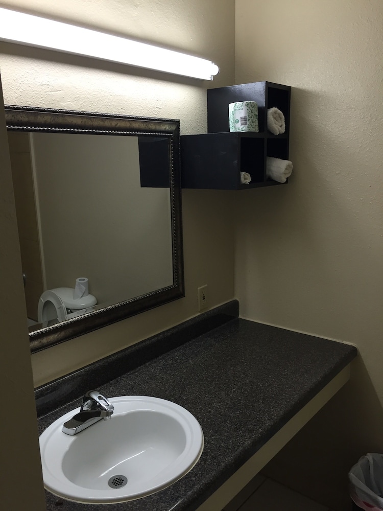 Basic Double Room photo 3
