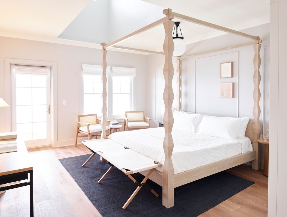 Room, 1 King Bed (Woods)