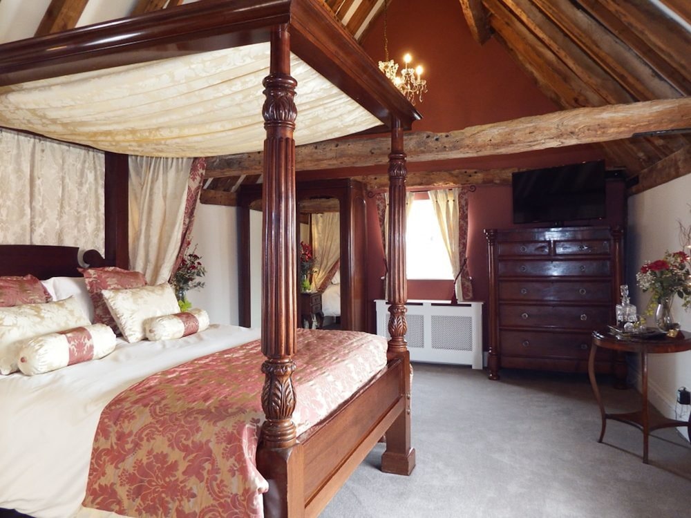 Suite - Photo 1