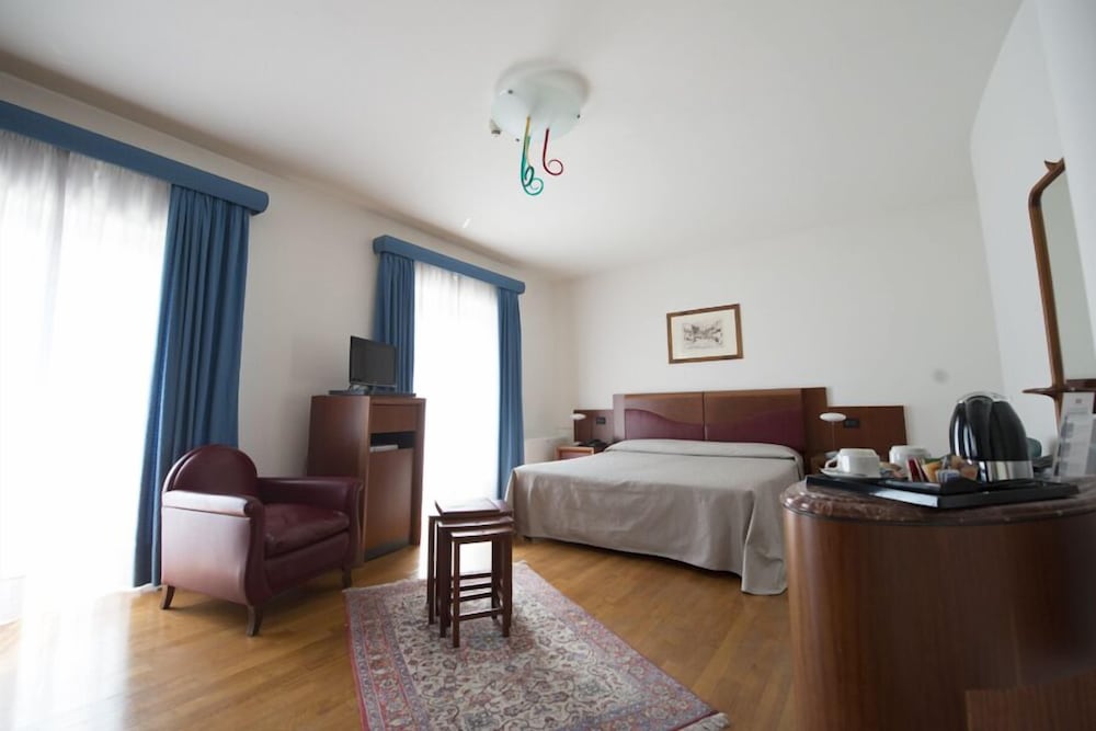 Deluxe Double Room photo 3