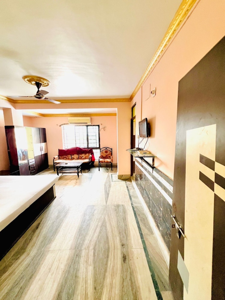 Classic Triple Room, City View photo 3