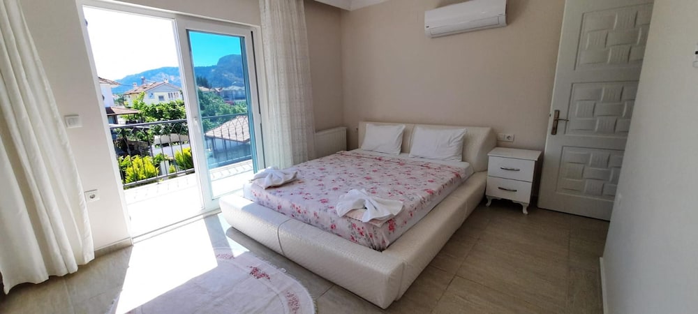 Villa photo 3