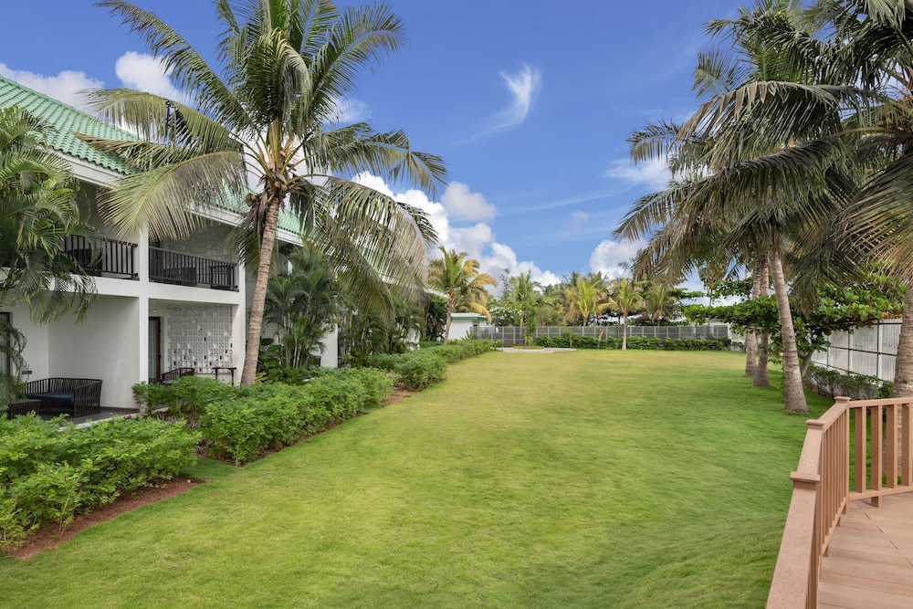 Chalet (with Verandah-Lagoon Side) photo 2