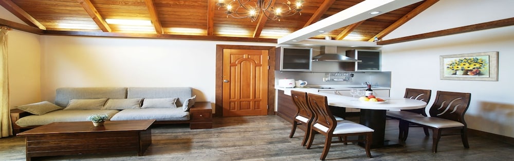 Family Room - Photo 10