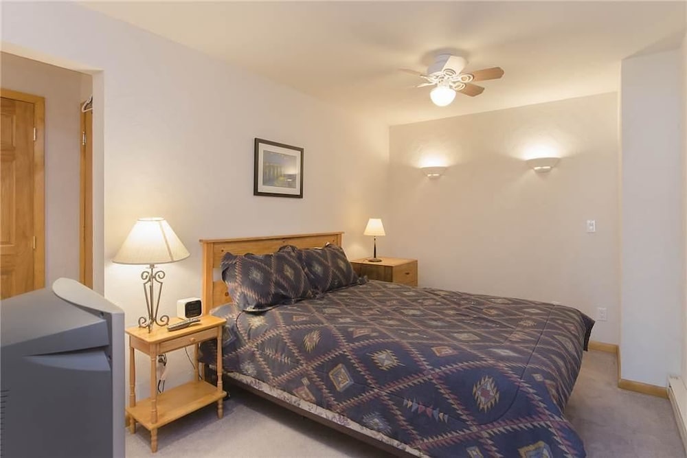Condo, 1 Queen Bed with Sofa bed (Scandinavian Lodge and SL202) photo 1