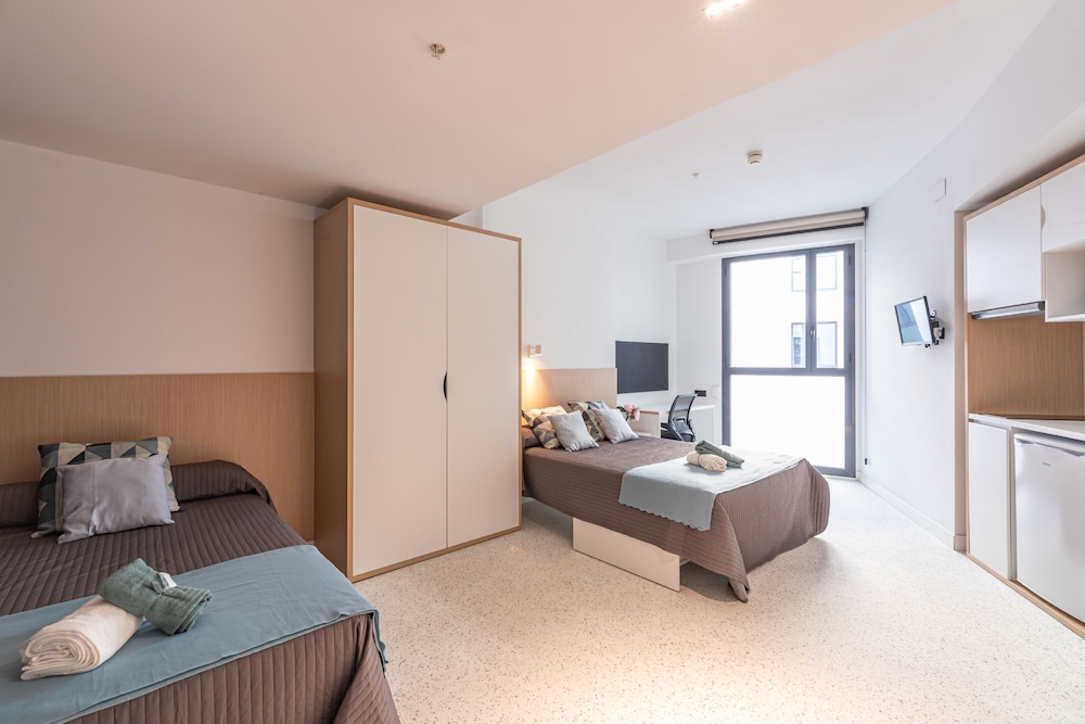 Studio, Multiple Beds