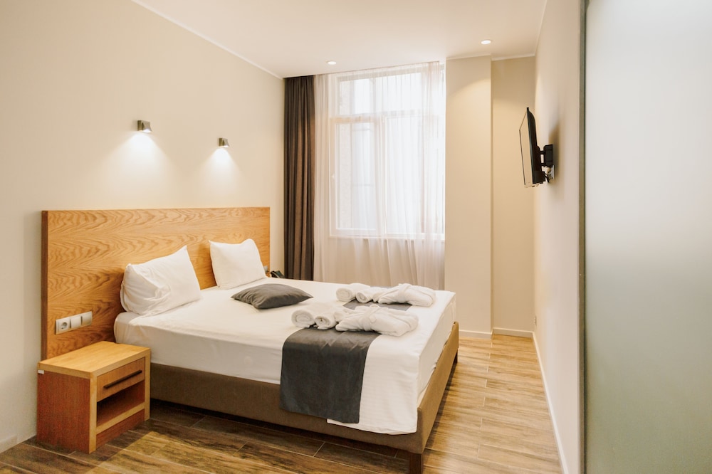 Economy Room, 1 Queen Bed, Non Smoking photo 1