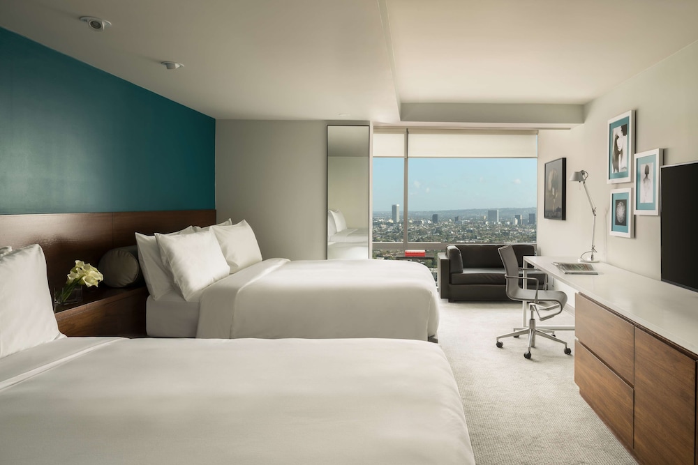 Room, 2 Queen Beds (Sunset Boulevard View)