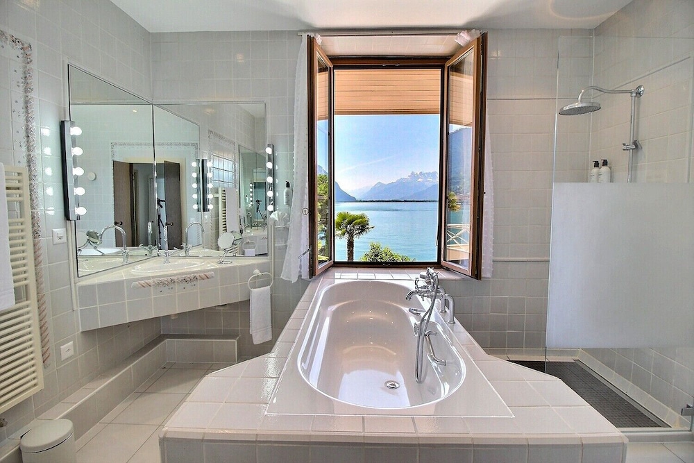 Junior Suite Panoramique, Terrace & Lake View photo 2