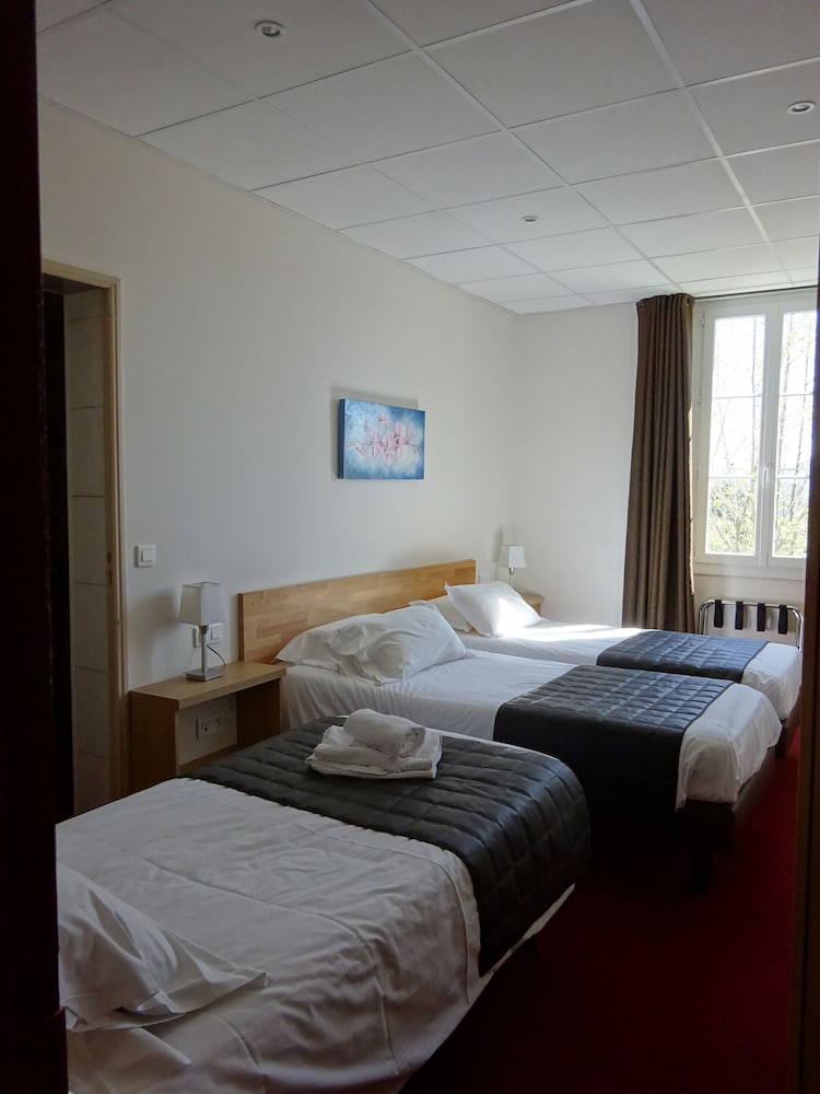 Economy Triple Room photo 1