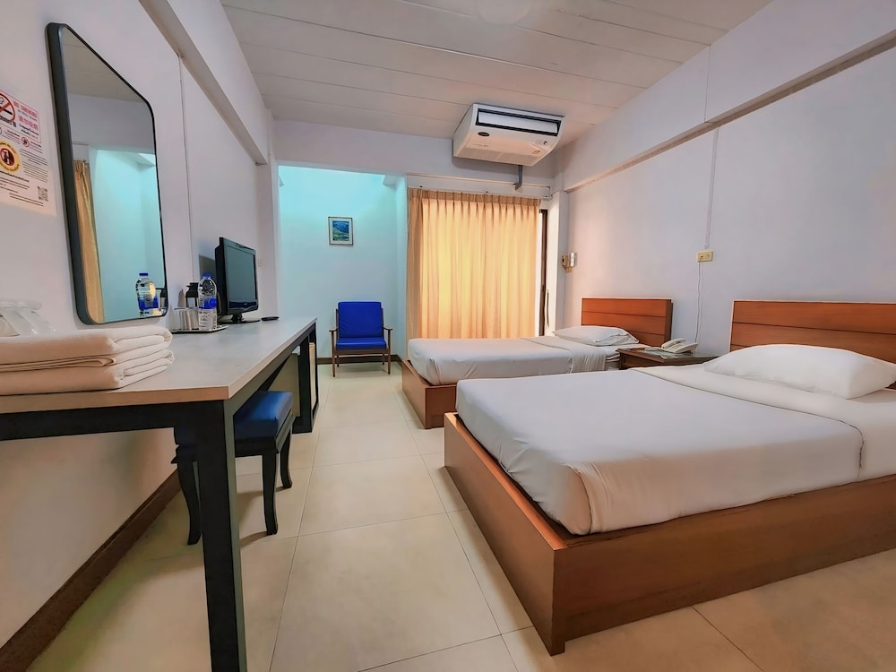 Deluxe Room, 2 Twin Beds photo 3