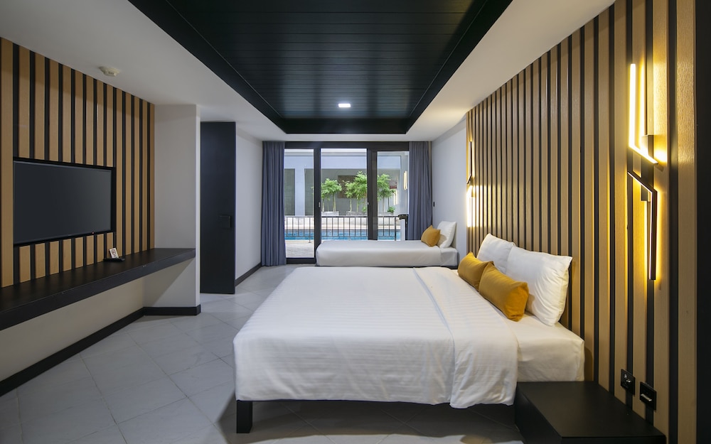 Deluxe Room, Pool Access - Photo 14