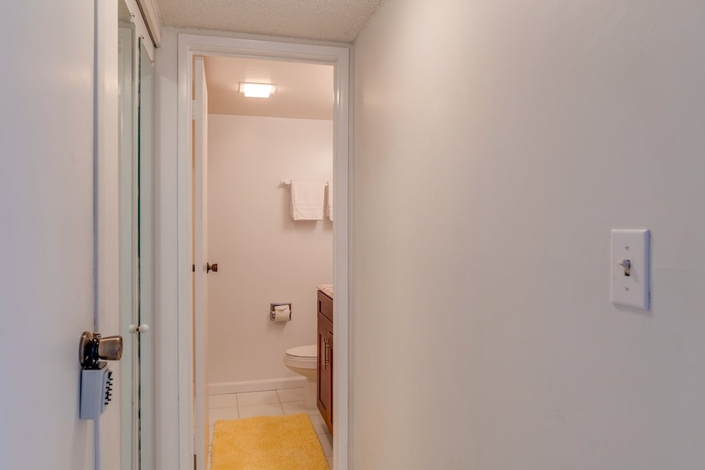 Condo, 2 Bedrooms photo 3