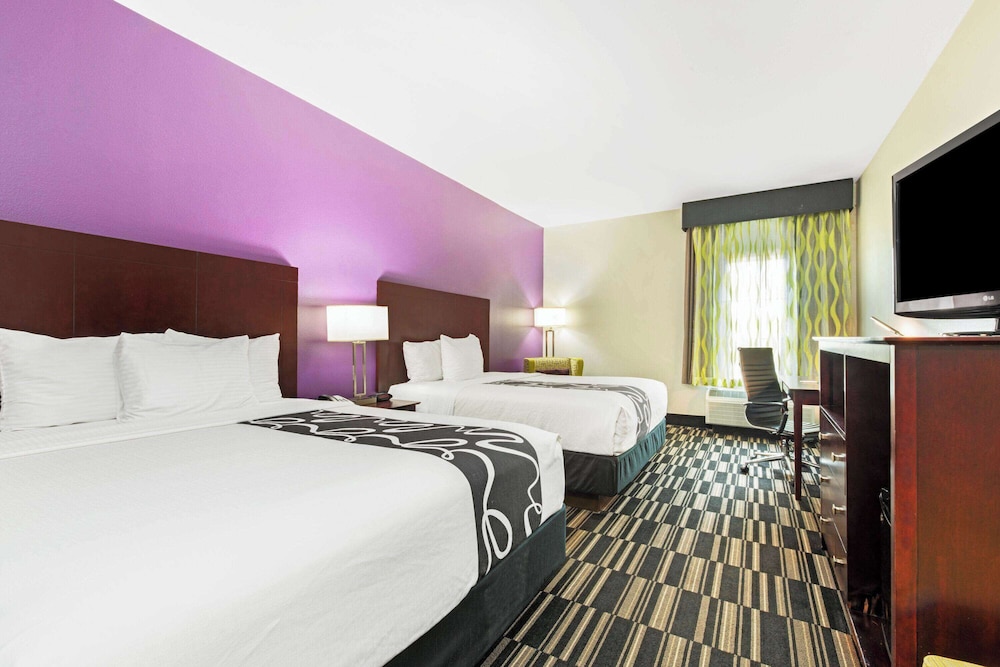 Room, 2 Queen Beds, Non Smoking - Photo 1