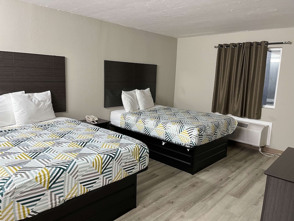 Deluxe Room, 2 Queen Beds, Non Smoking photo 2