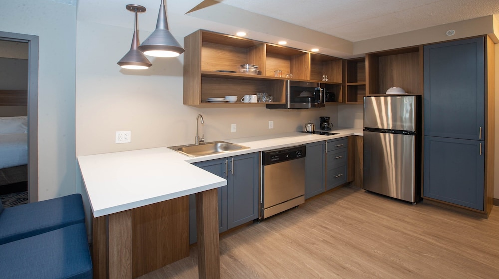 Suite - Photo 8