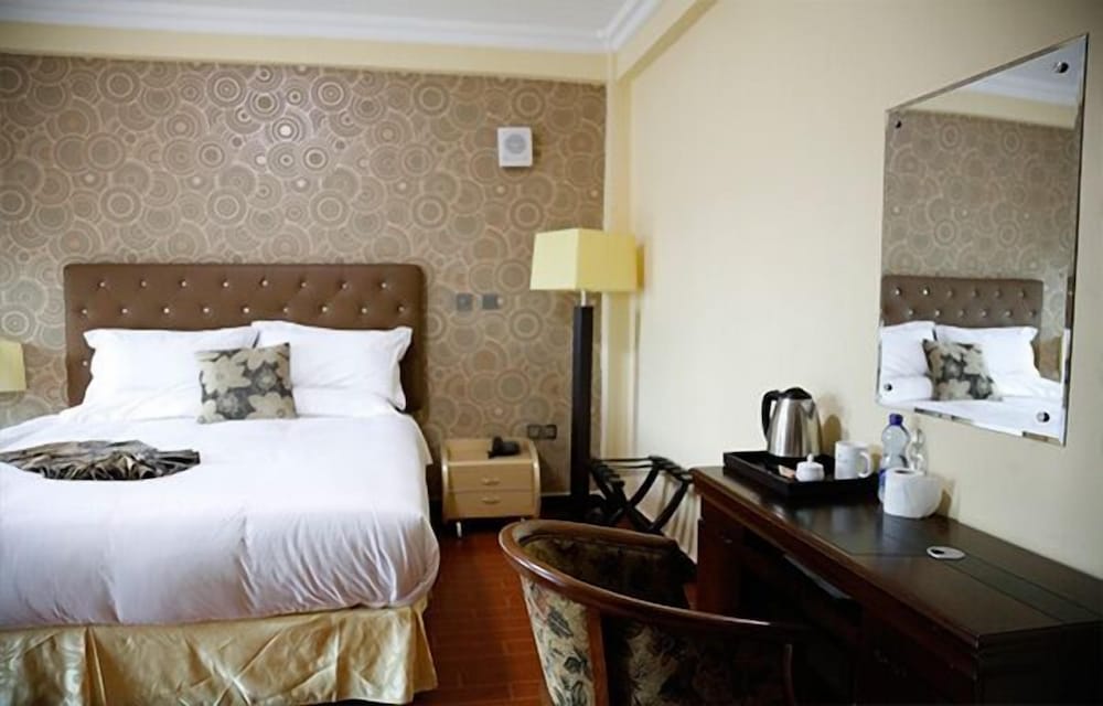 Standard Room, 1 King Bed photo 2