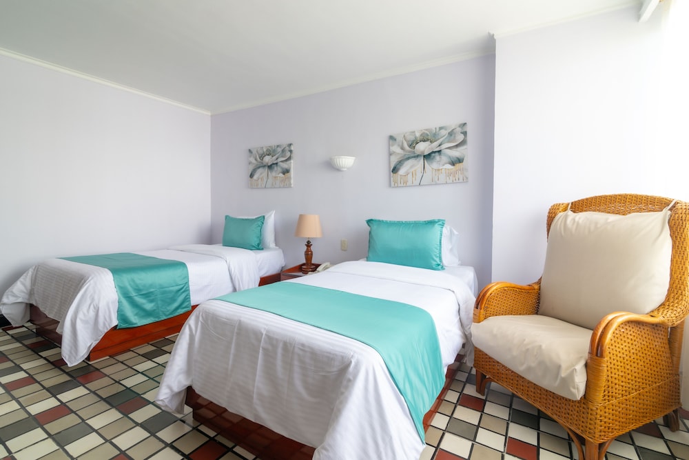 Standard Room, 2 Twin Beds - Photo 2