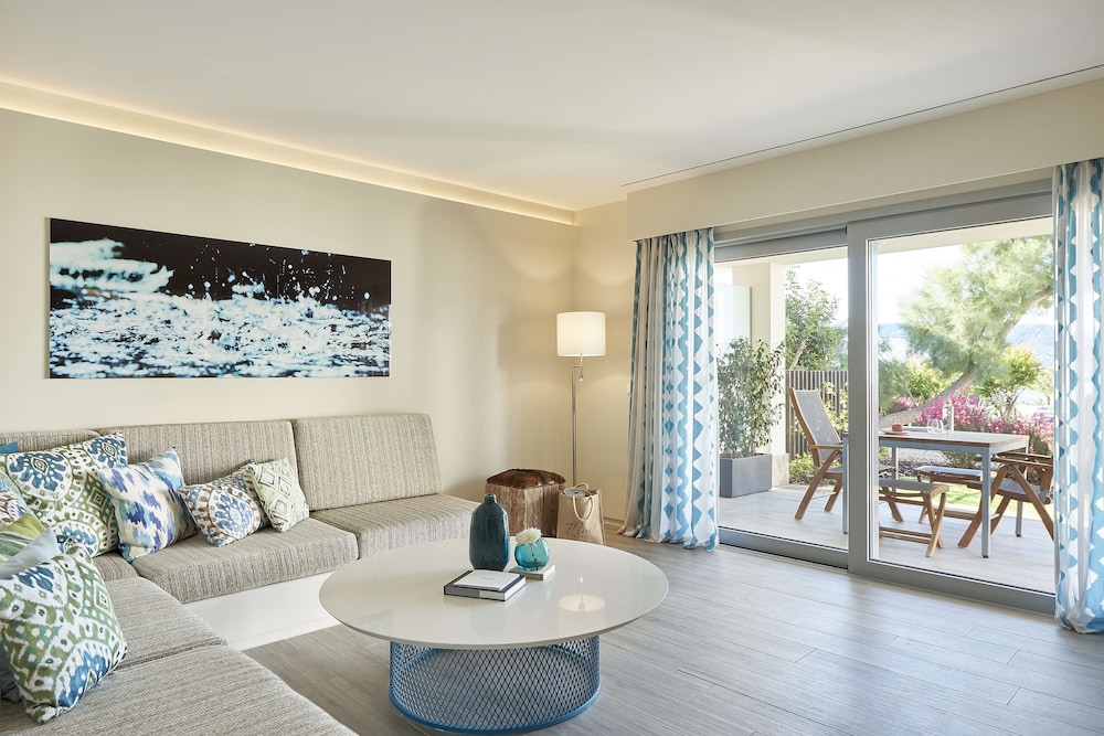 Deluxe Suite (Garden Suite) Deluxe Suite (Garden Suite)