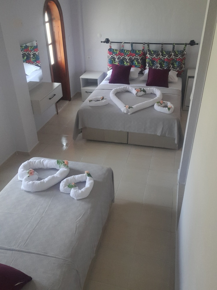 Superior Triple Room, Balcony - Photo 15