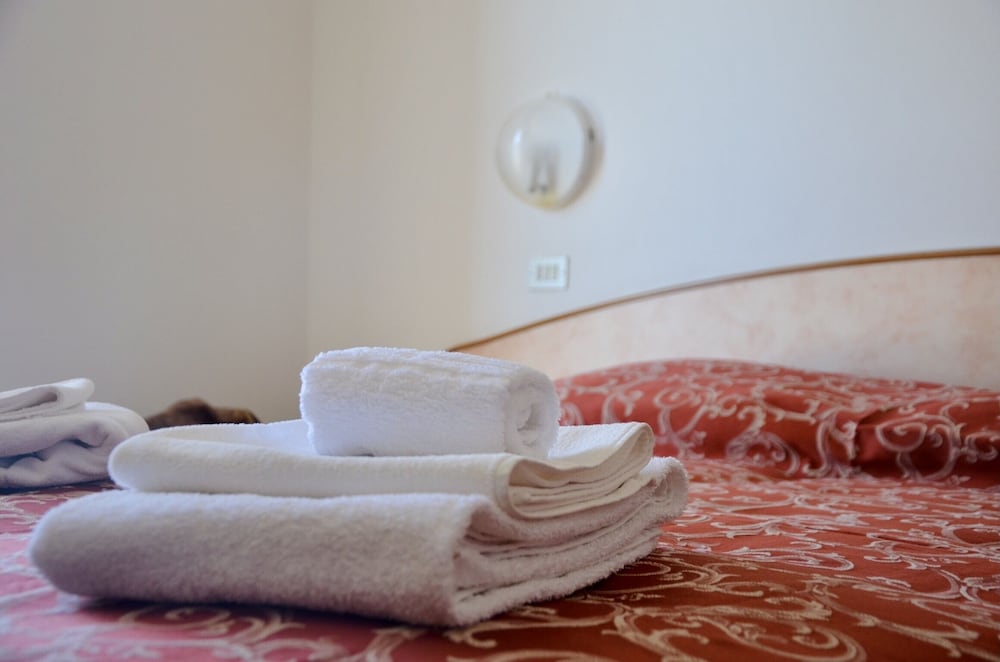 Classic Double Or Twin Room, 2 Bedrooms, Balcony, Courtyard View