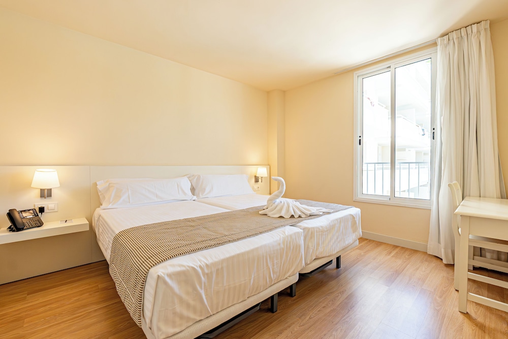 Junior Suite, 2 Twin Beds, Terrace, Pool View (Superior) - Photo 4