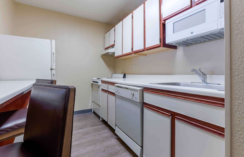 Deluxe Studio, Multiple Beds, Non Smoking - Photo 4
