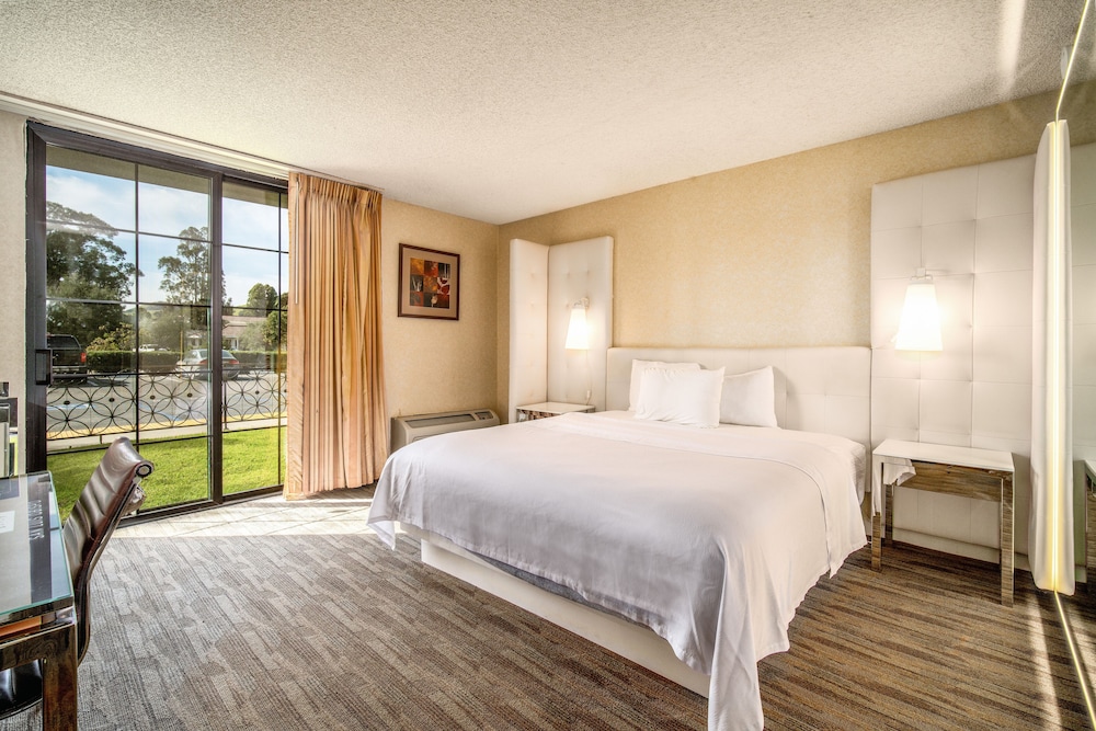 Standard Room, 1 King Bed - Photo 1